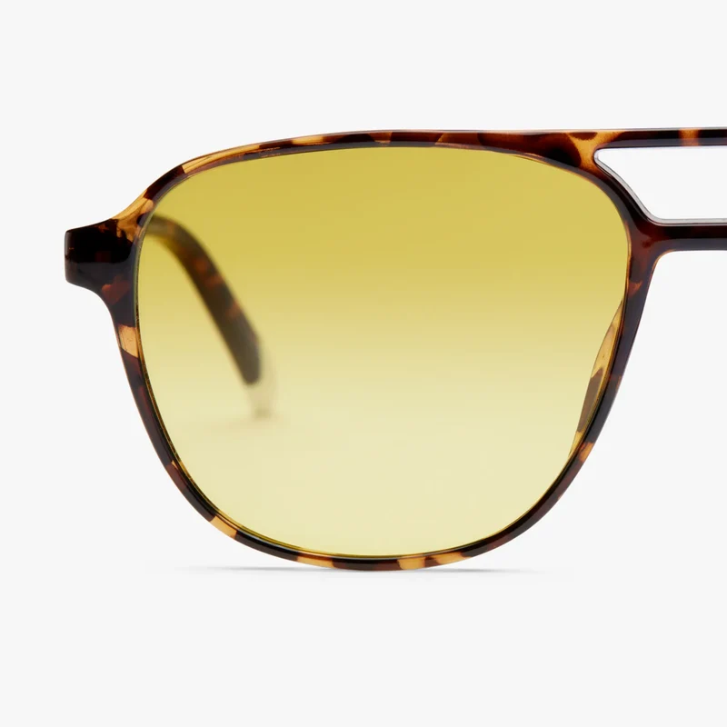 Brad Glossy Amber