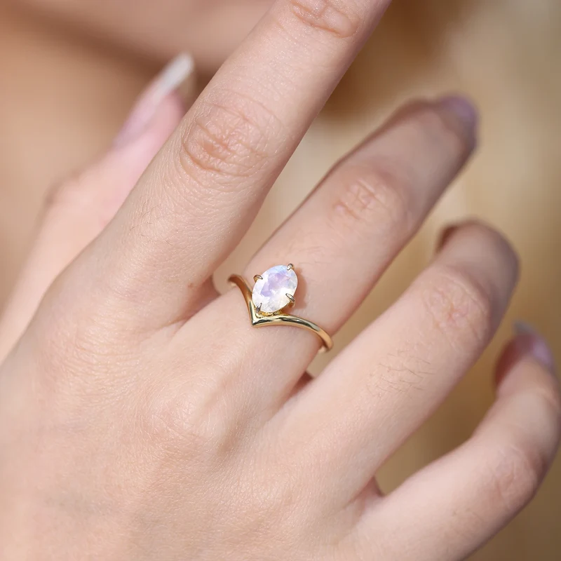 Curved wedding ring with a real moonstone sterling silver