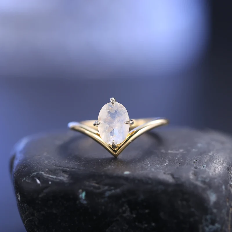 Curved wedding ring with a real moonstone sterling silver