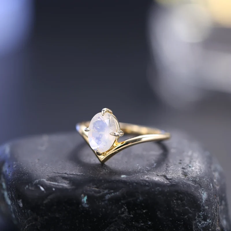 Curved wedding ring with a real moonstone sterling silver
