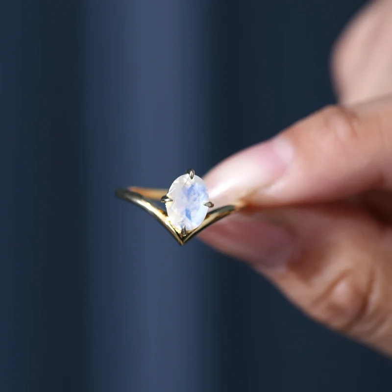 Curved wedding ring with a real moonstone sterling silver