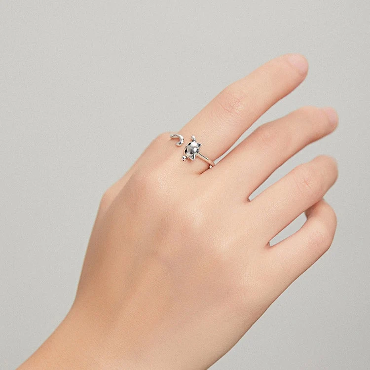 Pretty silver cat ring