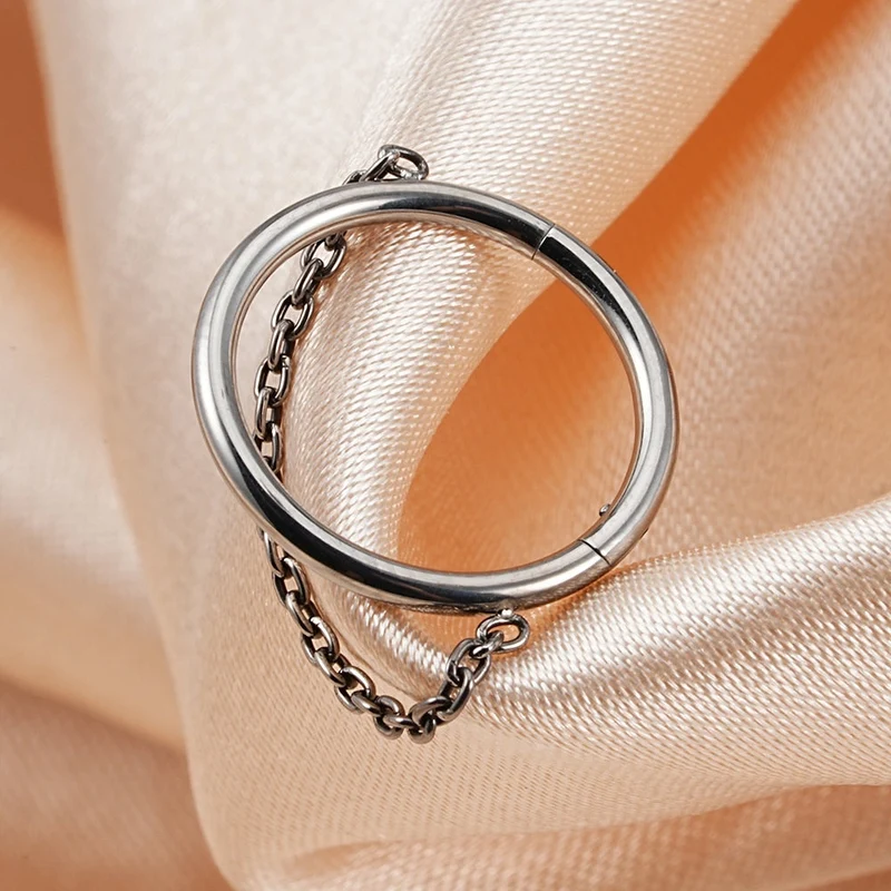 Septum ring 16 gauge with chain made of titanium