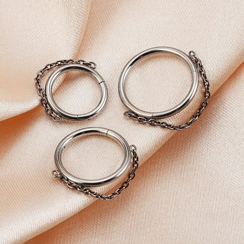 Septum ring 16 gauge with chain made of titanium