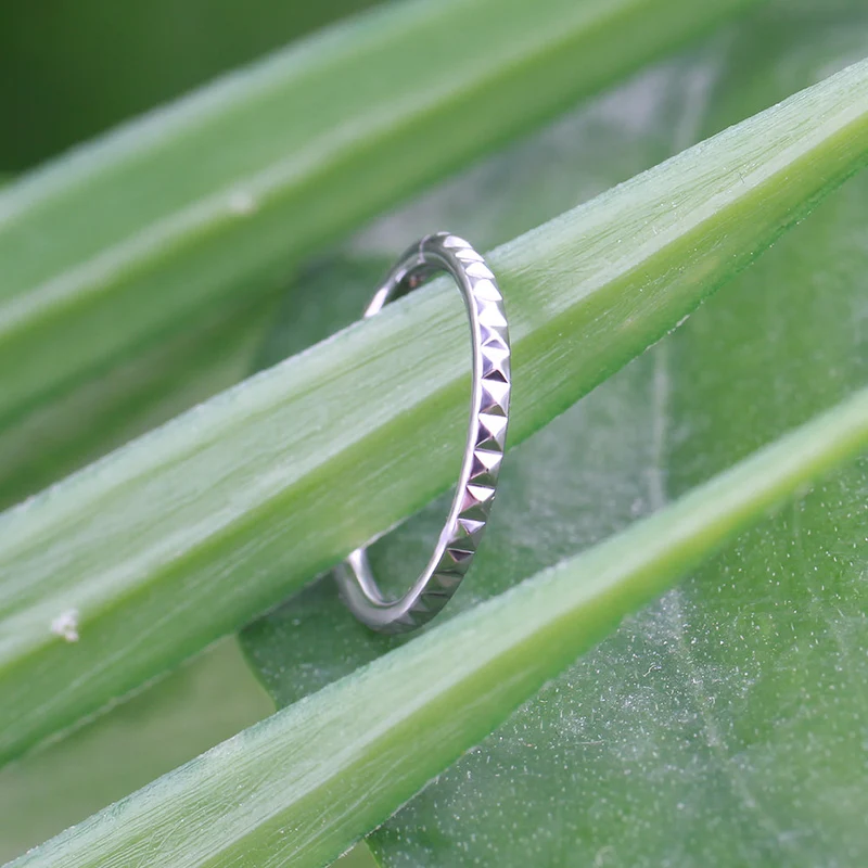 Septum clicker in gold and silver nose ring 16G