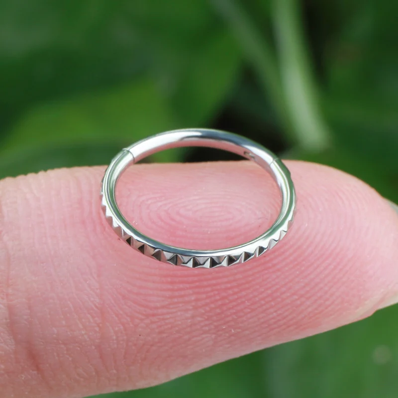 Septum clicker in gold and silver nose ring 16G
