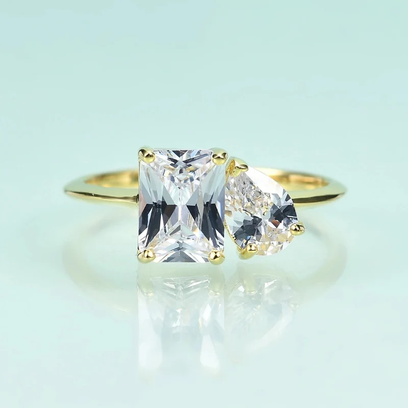 Moissanite toi et moi ring engagement ring