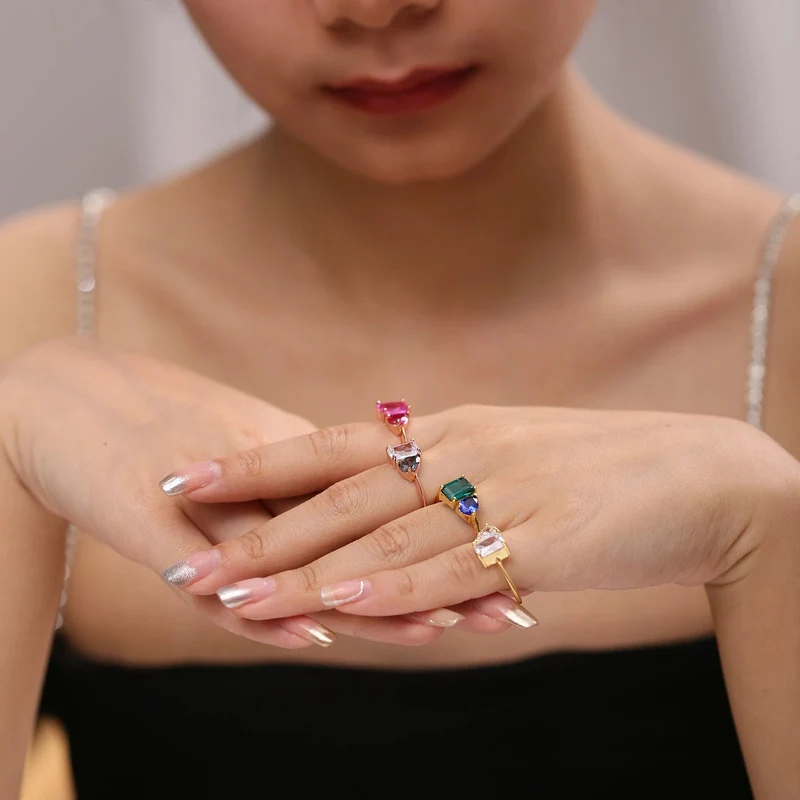 Toi et moi ring emerald and sapphire