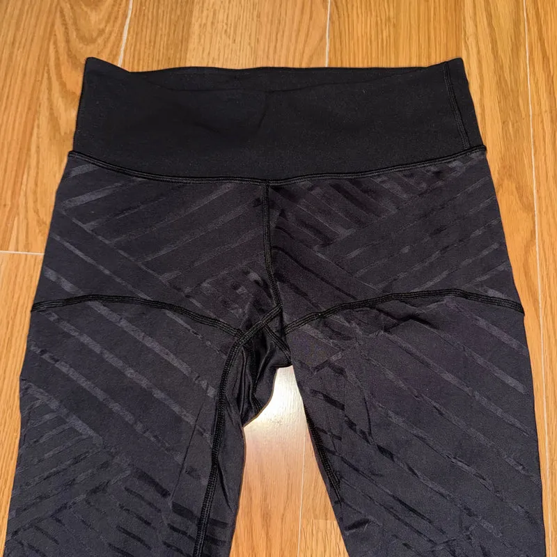 Lululemon Hot like agni crop leggings