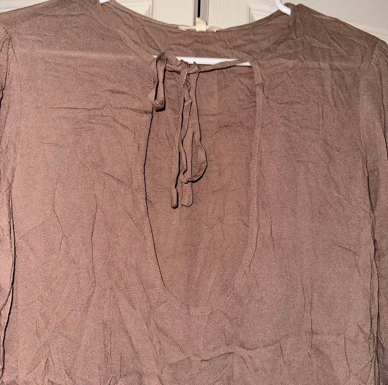 Keyhole front tie blouse