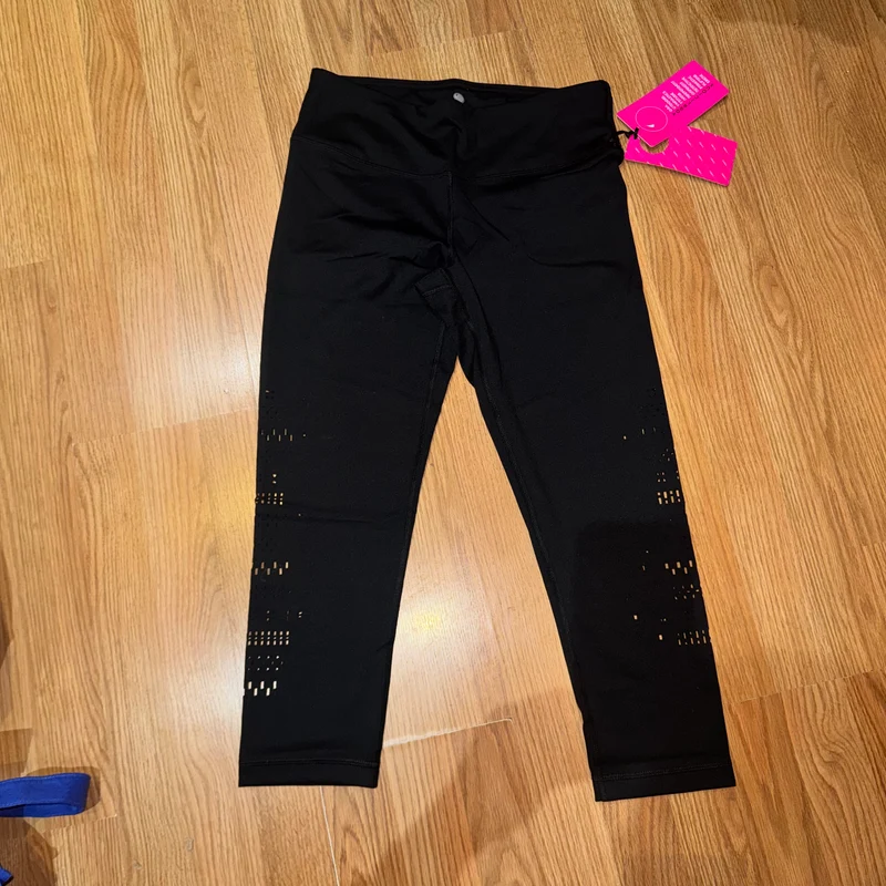 Cut out design black yogalicious leggings
