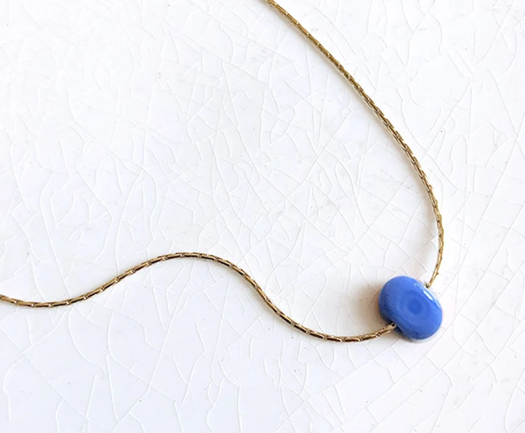 Collier Bim doré et verre opaque bleu