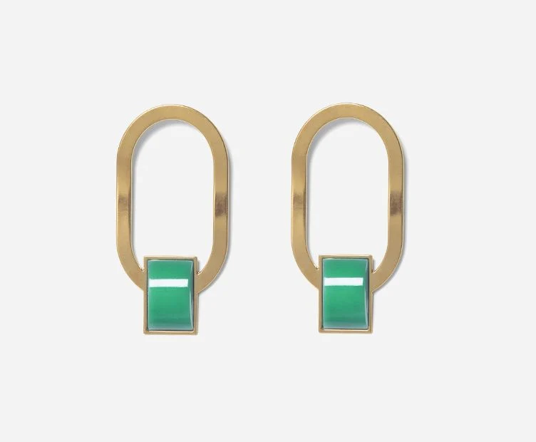 Boucles d'oreilles Mikado, dorées et cabochon vert