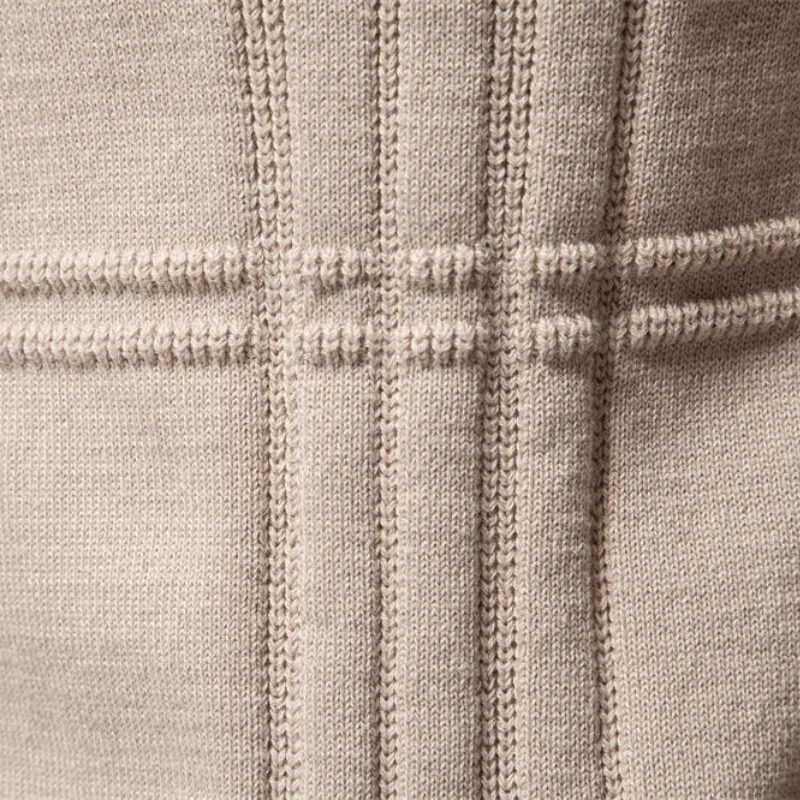 Élégant pull à carreaux