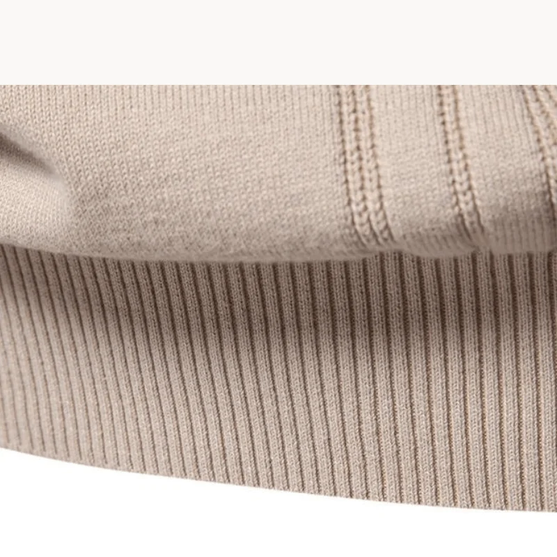 Élégant pull à carreaux