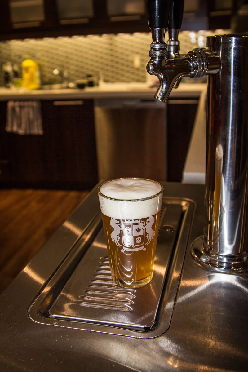 Shopify Crest Pint
